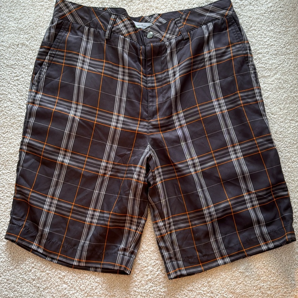 Zero restrictions golf shorts